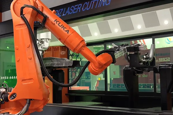 3次元レーザー加工機